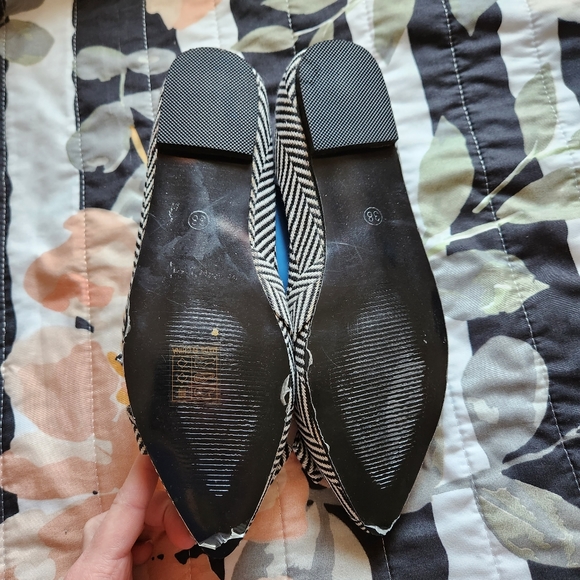 Black and cream Chevron flats (Size 7.5) - Picture 5 of 5